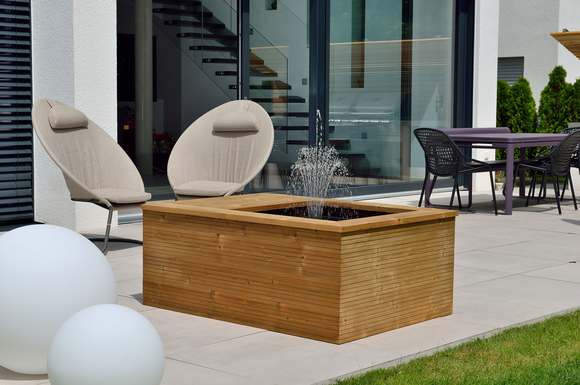 Ein Terrassenhochteich ist ein Hingucker fürs Freiluftwohnzimmer.