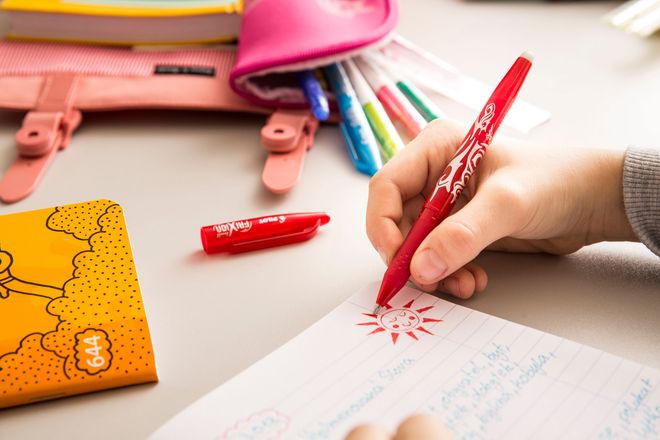 Bunte Stifte machen Spaß und fördern die Kreativität.