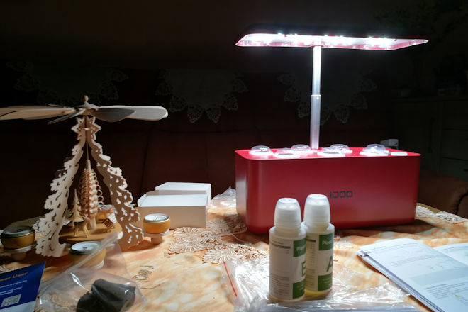 Mit dem iDOO Hydroponisches Anzuchtsystem wird Gärtnern im Wohnzimmer
