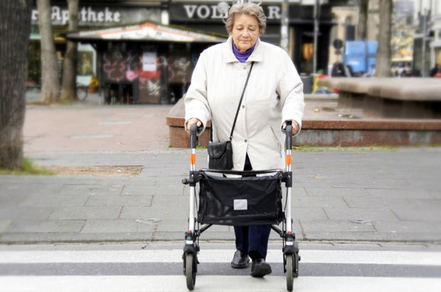 Auch der richtige Umgang mit dem Rollator will gelernt sein.