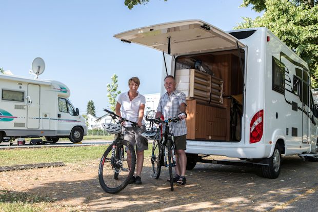 Da Wohnmobilfahrer gerne vom Stellplatz aus die nähere Umgebung mit dem Rad oder zu Fuß erkunden, wurden in die Wohnmobilkarte auch Rad- und Wanderwege eingezeichnet.