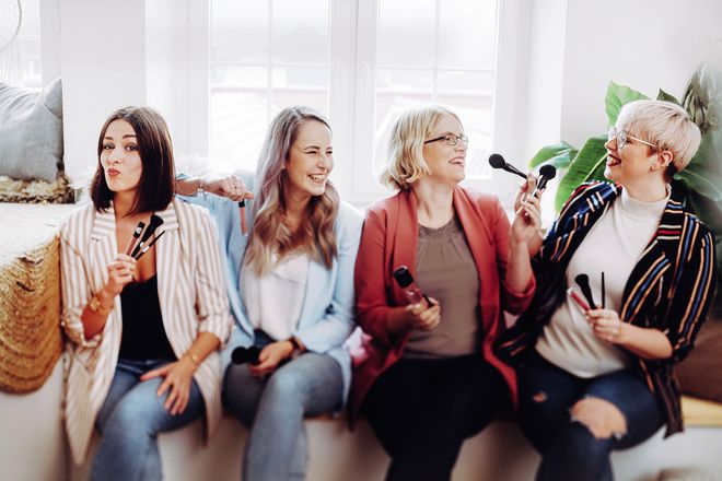 Spaß inbegriffen: In privater Runde die neuesten Beauty-Trends ausprobieren und sich individuell beraten lassen.