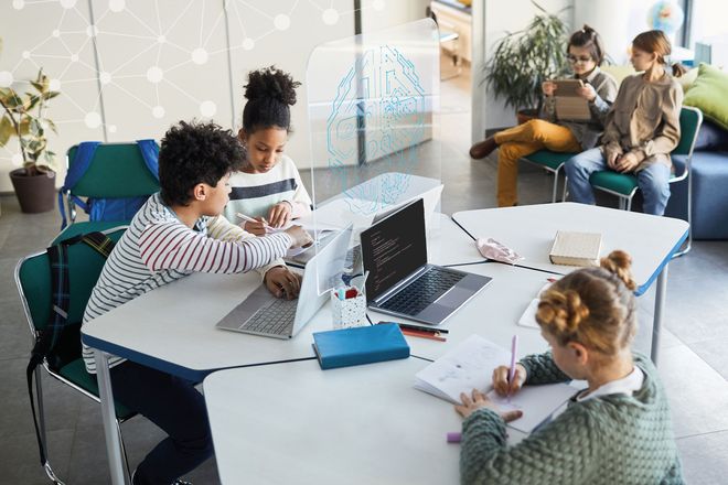 Ob für die Gruppenarbeit oder den eigenen Aufsatz: Generative KI wie ChatGPT kann helfen, auf neue Ideen zu kommen.