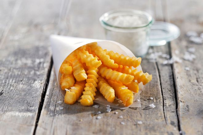 Mit Pommes durch den Lockdown: Direktvertriebkunden in Bayern ließen sich im Zeitraum von März bis Juni besonders viele Kartoffelstäbchen liefern.