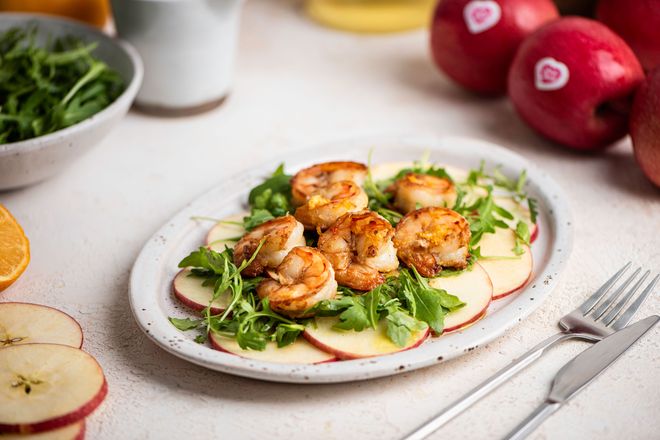 Äpfel, Rucola und Riesengarnelen sind eine zauberhaft einfache Kombi für die gesunde Küche.