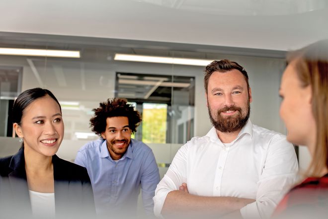 Bachelorstudiengänge wie "Business Administration" sind bei Männern und Frauen gleichermaßen beliebt.