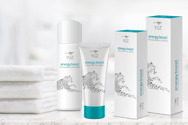 Passend zur Vorstellung der neuen YUZ energy boost Zahnpflegeprodukte geht es hinter dem 16. Türchen beim großen Osterkalender Gewinnspiel von Oster-Gewinnspiele.de um 2 Pakete mit je einer YUZ energy boost Zahncreme und einer YUZ energy boost Mundspülung von Dr. Kaschny HealthCare.