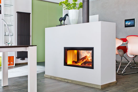 Wer mit Holz heizt, heizt CO2-neutral, denn es setzt nur so viel Kohlendioxid frei, wie es während seines Wachstums aufgenommen hat.