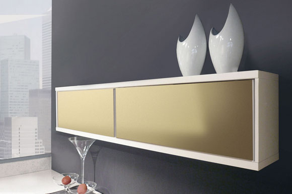 Edler Look ohne viel Aufwand: Angesagte Goldtöne lassen sich mit Effektplatten ganz einfach auf Möbel, Schränke und Regale bringen.