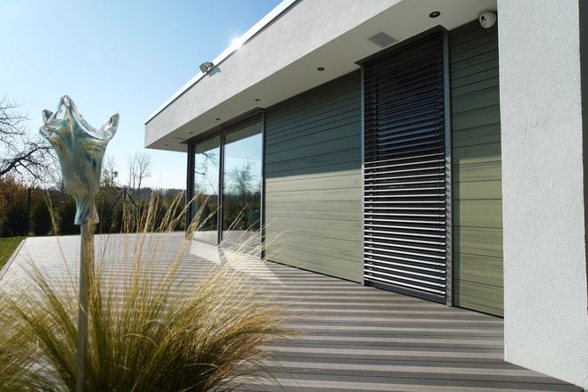 Paneele aus Naturfasern ermöglichen Fassadengestaltungen mit ansprechender Optik und hoher Energieeffizienz.