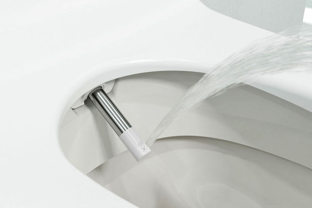 "Das "erste Mal" auf einem Dusch-WC: Viele Sanitärgroßhändler und Installateure bieten die Möglichkeit, die Wasserreinigung für den Po selbst zu testen.