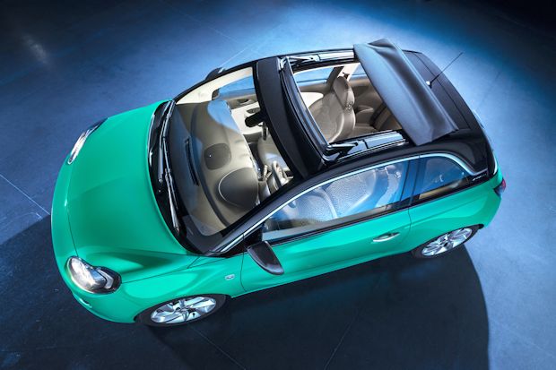 Der Opel Adam festigt mit neuen Optionen seine Stellung als Chamäleon unter den Kleinstwagen.