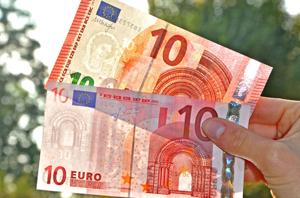 Auf den ersten Blick erkennbar ist, dass der neue Zehn-Euro-Schein farbiger ist als der alte.