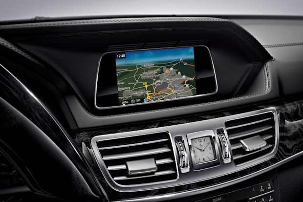 Die Mercedes E-Klasse verfügt ab sofort über ein neues Infotainment-System.