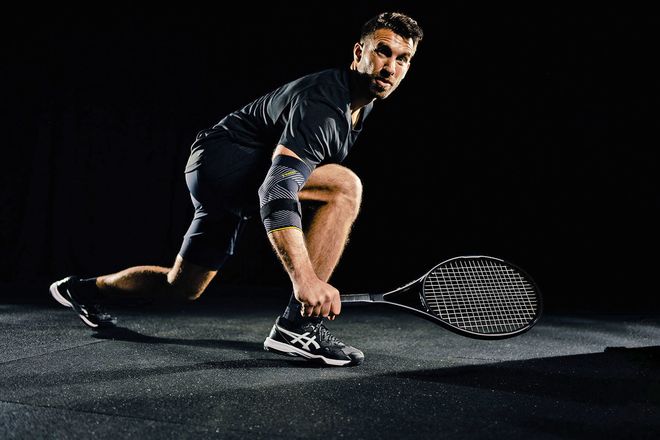 Der "Tennisellenbogen" ist ein wichtiges Anwendungsgebiet der Ellenbogenbandage. Damit werden Schmerzen gelindert und der Abbau von Schwellungen gefördert.