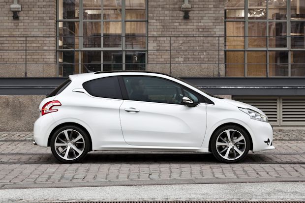 Drei neue Euro 6-Motorisierungen ergänzen die Peugeot-208-Baureihe.