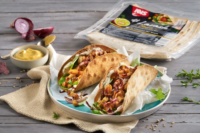 Die knusprigen Taco Shells mit Pilzfüllung können wahlweise mit Speck oder Räuchertofu zubereitet werden.