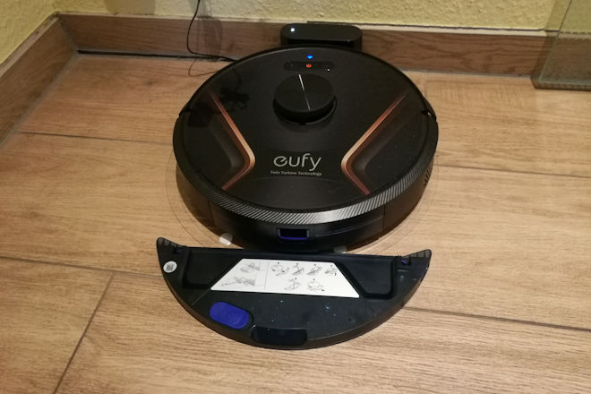 Der Wassertank des eufy Saugroboter RoboVac X8 Hybrid mit Wischfunktion.