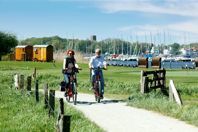 Bei Streckenlängen zwischen 30 und 70 Kilometern ist für jede Fitnessstufe eine Radroute dabei.