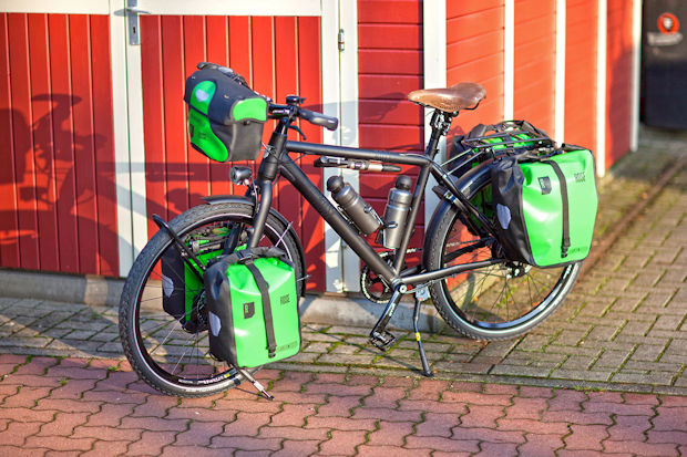 Frontroller und Backroller oder eine zusätzliche Lenkertasche für Kamera, Handy und Verpflegung: Je nach Umfang des Gepäcks können Radurlauber passende Transportlösungen auswählen, die das Mehrgewicht gleichmäßig aufs Bike verteilen.