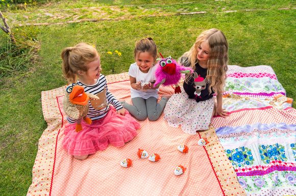 Mit den lustigen Nestbesetzer-Handpuppen lässt sich auch die "Vogelhochzeit" nachspielen.