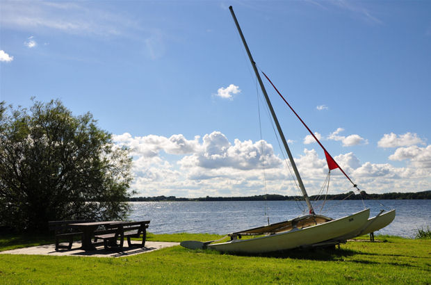 Fast 22.000 Hektar groß ist der Naturpark Hüttener Berge im Nordosten Schleswig-Holsteins - auch der idyllische Westensee liegt mittendrin.