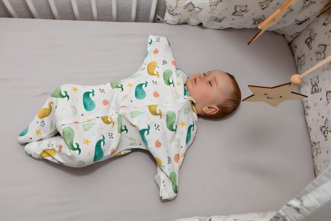 Geborgen und kuschelig umhüllt können Babys erfahrungsgemäß viel besser ein- und durchschlafen.