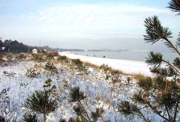 Schweden ist ein Geheimtipp für Winterurlauber, die unberührte Natur und Ruhe suchen.