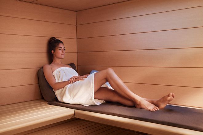 Zu Hause in der eigenen Sauna oder im Sanarium schwitzen - das ist nicht nur erholsam, sondern auch gesund.