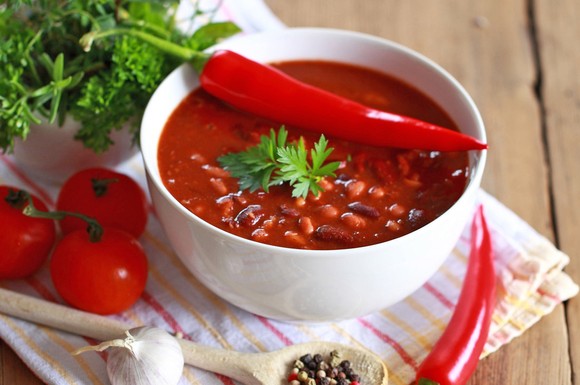 Alle Gemüsepflanzen für ein deftiges Chili aus einer Box.
