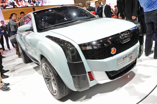 Der Qoros PHEV ist eine Designstudie im Stil der erfolgreichen Kleinwagen-SUV-Modelle wie Opel Mokka oder Renault Captur.
