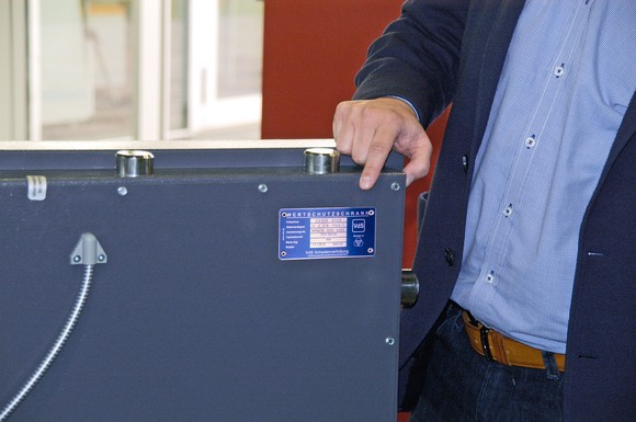 Ob der Tresor die wichtige europäische Norm für den Einbruchschutz erfüllt, ist meist an entsprechenden Plaketten im Inneren des Safes zu erkennen.