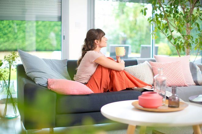 Hausautomationssysteme können Raumklima und Temperaturen zu jeder Jahreszeit optimal regeln und leisten so einen wichtigen Beitrag zur Wohnbehaglichkeit.