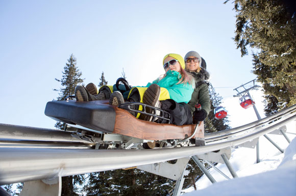 Während der "Genusswochen" im April gibt es 50 Prozent Rabatt auf eine rasante Abfahrt mit dem Familien-Coaster "Schneisenfeger".
