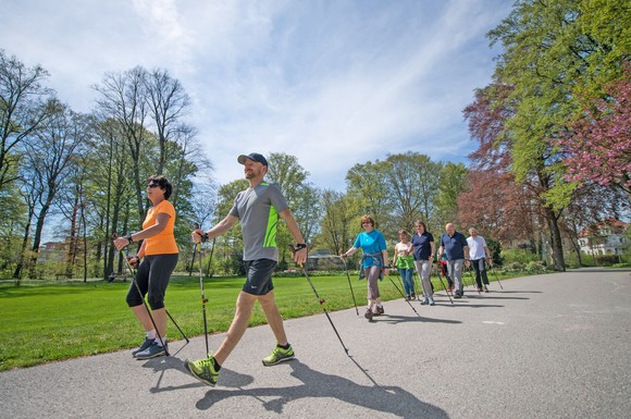 Sport gilt als einer der besten Stresskiller, da körperliche Aktivität Stresshormone abbauen kann.