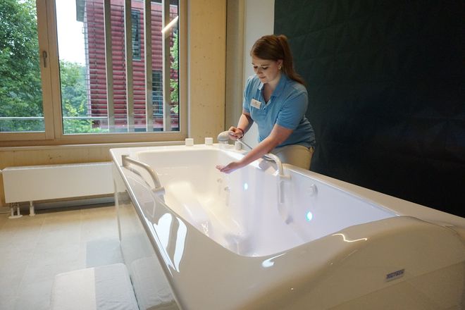 Das staatlich anerkannte Radon-Mineralheilbad verfügt mit seinem neu eröffneten Wettinhaus über ein modern ausgestattetes Radon-Therapiezentrum mit barrierefreien Zugängen.