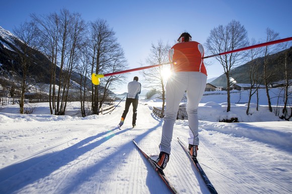 Ob auf klassisch gespurten Loipen oder mit Skating-Ski - rund um Ratschings kommen Bewegungshungrige und Naturgenießer in Fahrt.