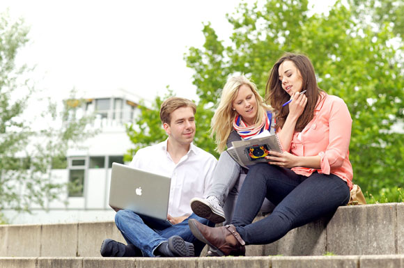 Ab sofort können Schülerinnen und Schüler ganz bequem online Hochschulen und Studienorte in ganz Deutschland miteinander vergleichen.