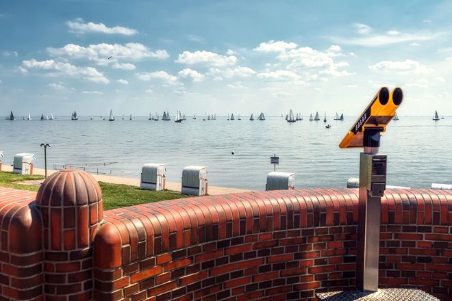 Vorm Wilhelmshavener Südstrand versammeln sich im Sommer die Segler.