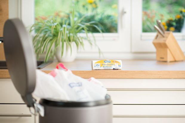 Durch einen aktiven Wirkstoff reduziert der neue Anti-Geruch Müllbeutel von Swirl® übelriechende Ausdünstungen.
