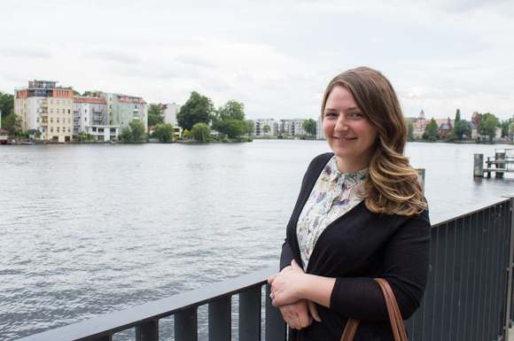 Laura Richter wurde gehörlos geboren und trägt seit vielen Jahren ein Cochlea-Implantat.