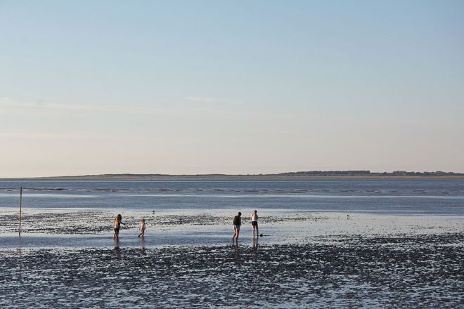 Entschleunigen im Takt der Nordsee: Zwischen Ebbe und Flut schenkt Ostfriesland viel Zeit für Erholung.