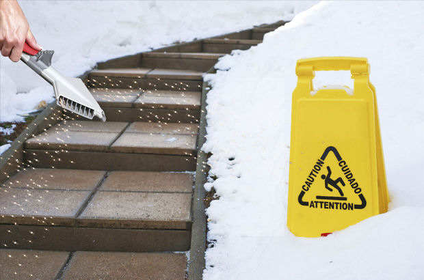 Der Handstreuer sorgt für ein flächendeckendes Abtauen auf Treppen, Wegen und Garagenzufahrten.