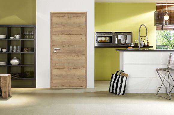 Optik und Funktion auf einen Nenner gebracht: Holz-Innentüren - wohnliches Design mit verschiedenen Zusatznutzen, vom Schall- bis zum Wärmeschutz.
