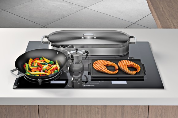 Das neue Induktionskochfeld bringt mit innovativer Sensortechnik und Anleitungen die Freude am Kochen zurück in die Küche.