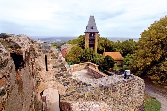 Von der Burg Frankenstein im Odenwald genießt man einen schönen Ausblick auf das Umland.