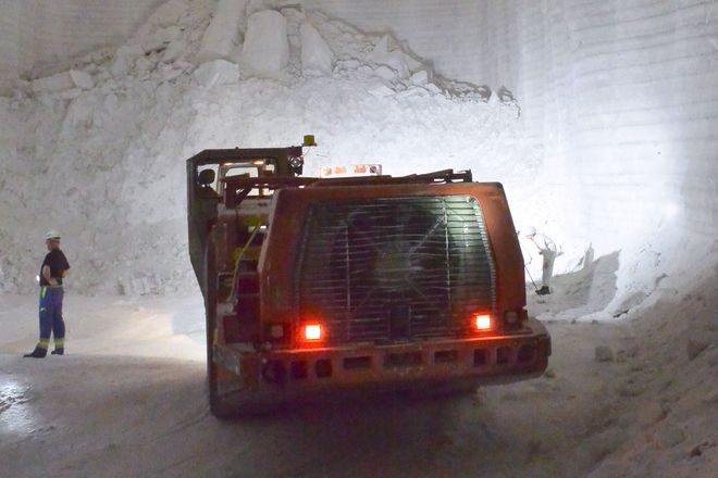 Sechs bis zehn Millionen Tonnen Rohsteinsalz werden pro Jahr im heimischen Bergbau gewonnen,. Beim Abbau erfüllen die deutschen Kali- und Salzbergwerke hohe Umwelt- und Sicherheitsstandards.