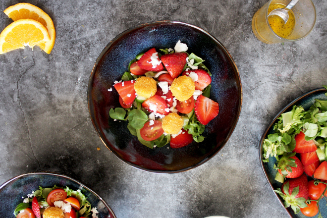 Salat geht immer. Mit crispy Feta Bites bekommt er Biss und Substanz.