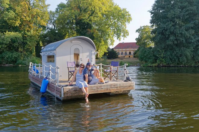 Ein Hausflo&szlig; hat maximal 15 PS und darf ohne Bootsf&uuml;hrerschein gesteuert werden.