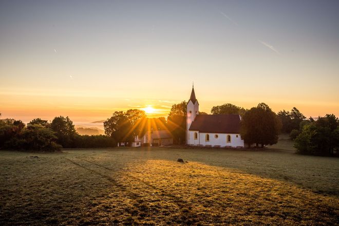 Ein Wahrzeichen der Region: die Adelgundiskapelle auf dem Staffelberg, dem "Berg der Franken".